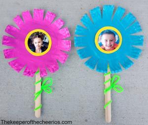 Paper Plate Photo Flowers - The Keeper of the Cheerios